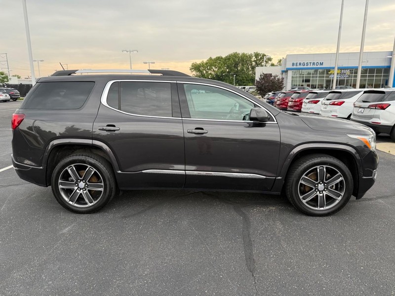 GMC Acadia Vehicle Image 02