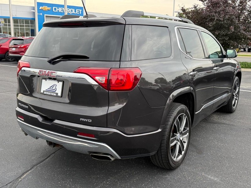 GMC Acadia Vehicle Image 03