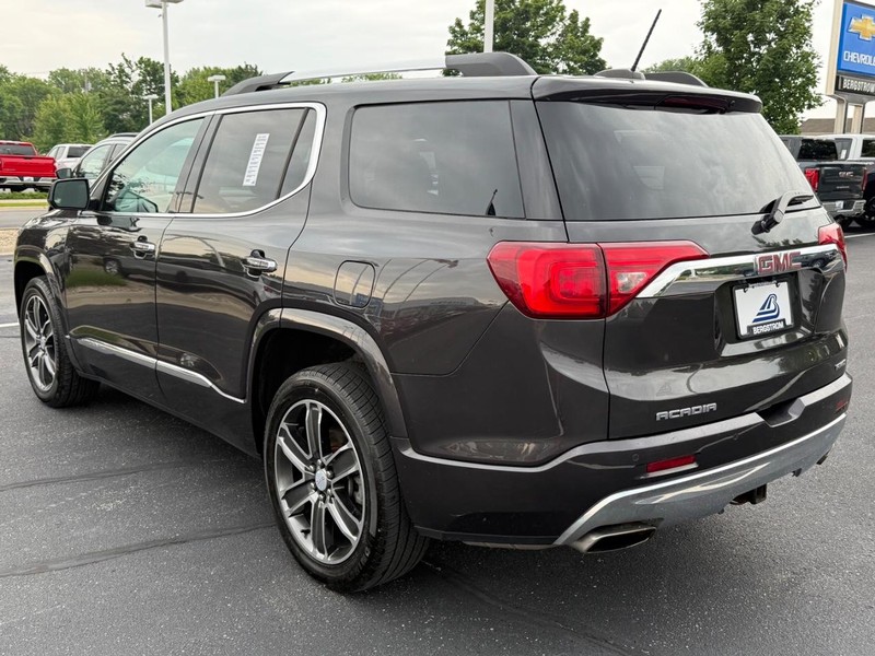 GMC Acadia Vehicle Image 05