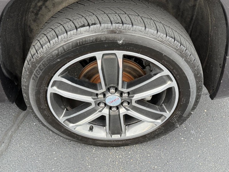 GMC Acadia Vehicle Image 06