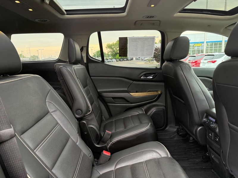 GMC Acadia Vehicle Image 09