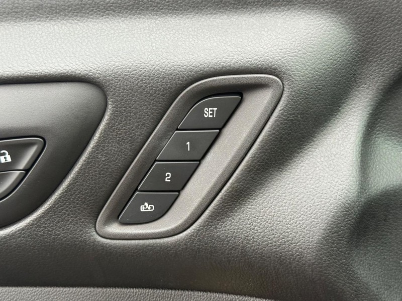 GMC Acadia Vehicle Image 16