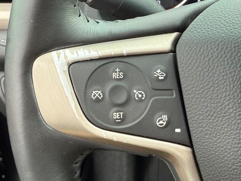 GMC Acadia Vehicle Image 17