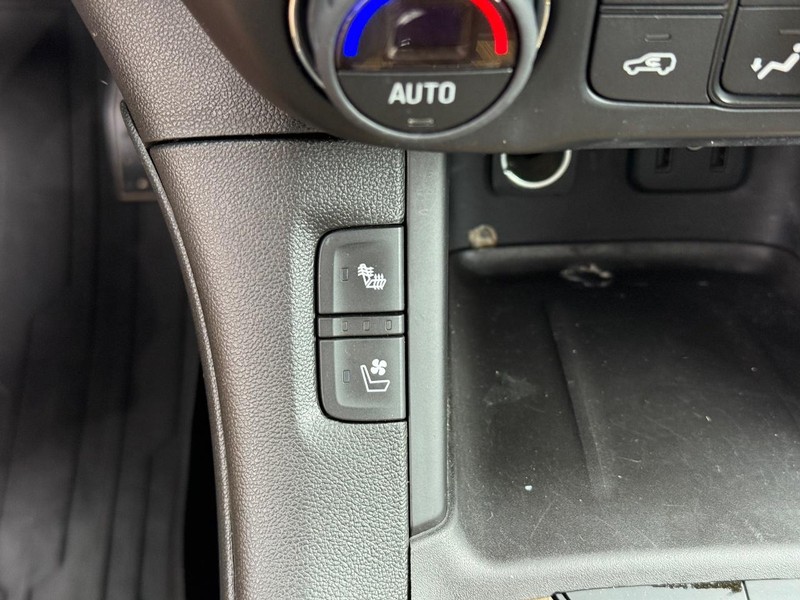 GMC Acadia Vehicle Image 21