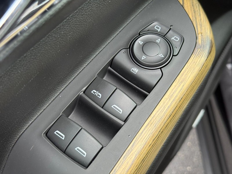 GMC Acadia Vehicle Image 22