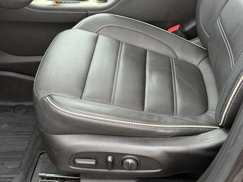 GMC Acadia Vehicle Image 23