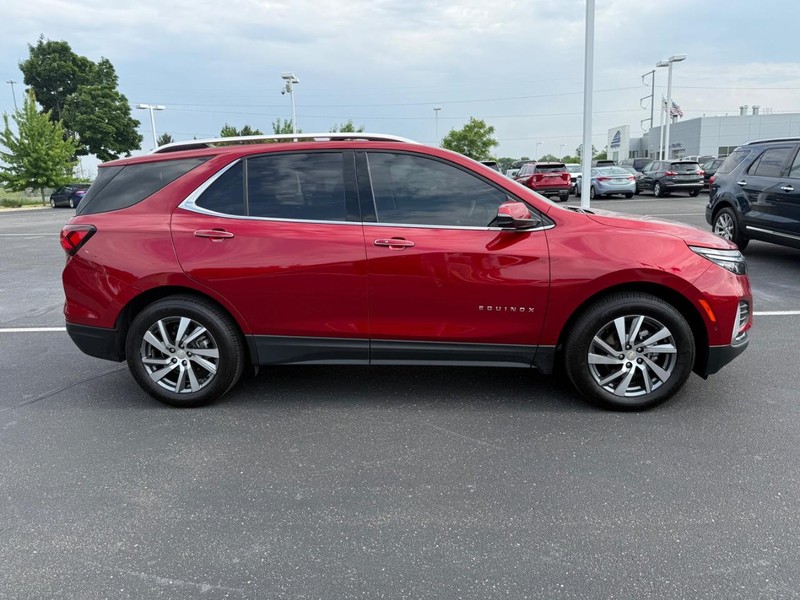 Chevrolet Equinox Vehicle Image 02