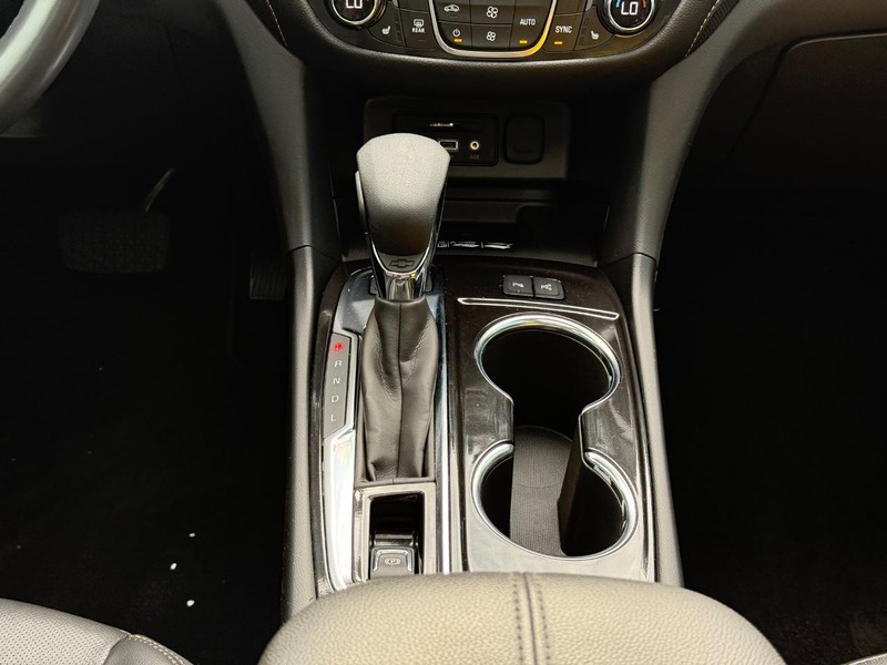 Chevrolet Equinox Vehicle Image 13