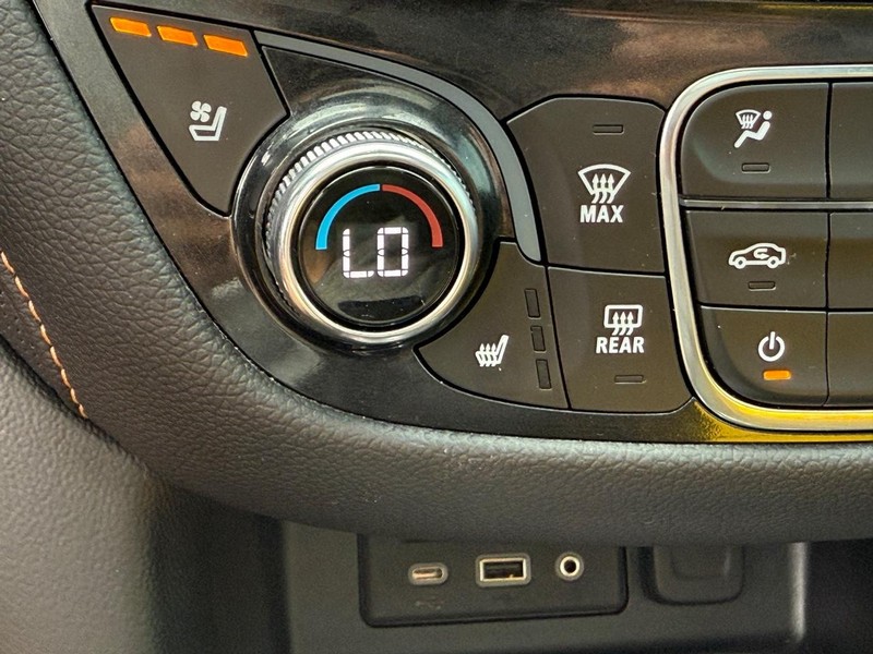 Chevrolet Equinox Vehicle Image 21