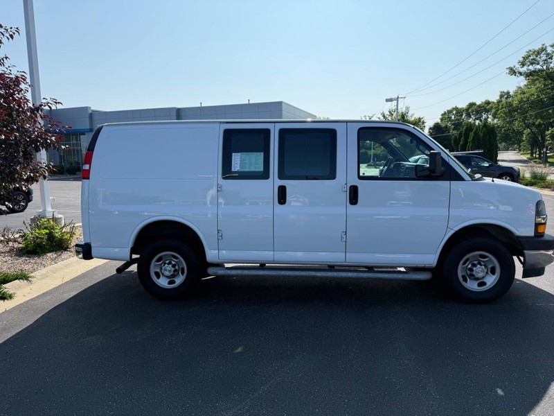 Chevrolet Express Cargo Van Vehicle Image 02
