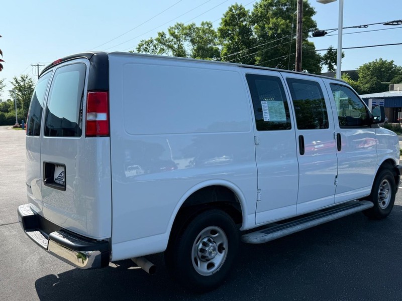 Chevrolet Express Cargo Van Vehicle Image 03