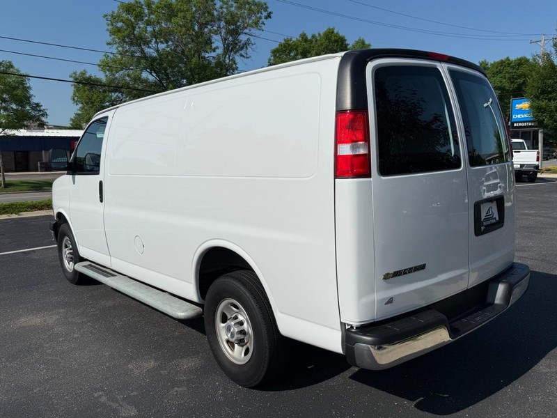 Chevrolet Express Cargo Van Vehicle Image 05