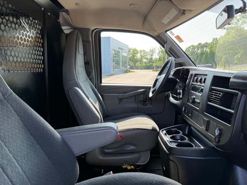 Chevrolet Express Cargo Van Vehicle Image 10