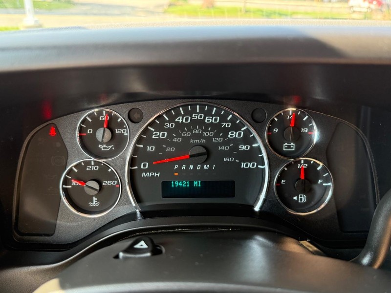Chevrolet Express Cargo Van Vehicle Image 16
