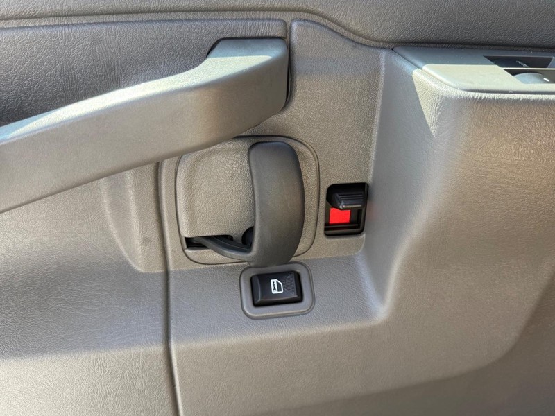 Chevrolet Express Cargo Van Vehicle Image 19