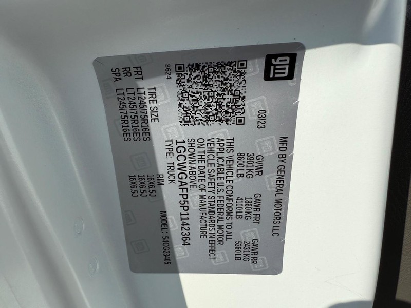 Chevrolet Express Cargo Van Vehicle Image 21
