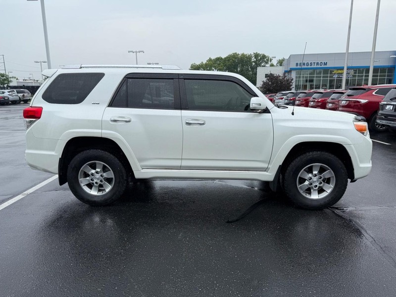 Toyota 4Runner Vehicle Image 02