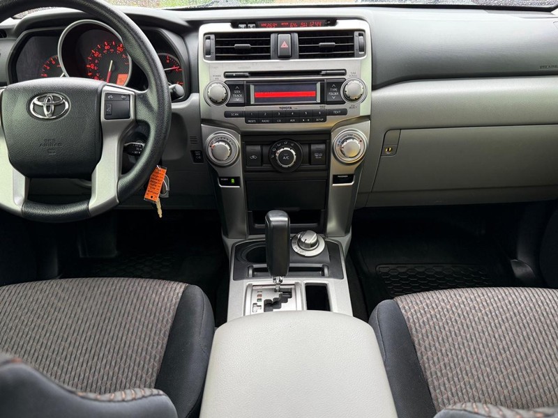 Toyota 4Runner Vehicle Image 11