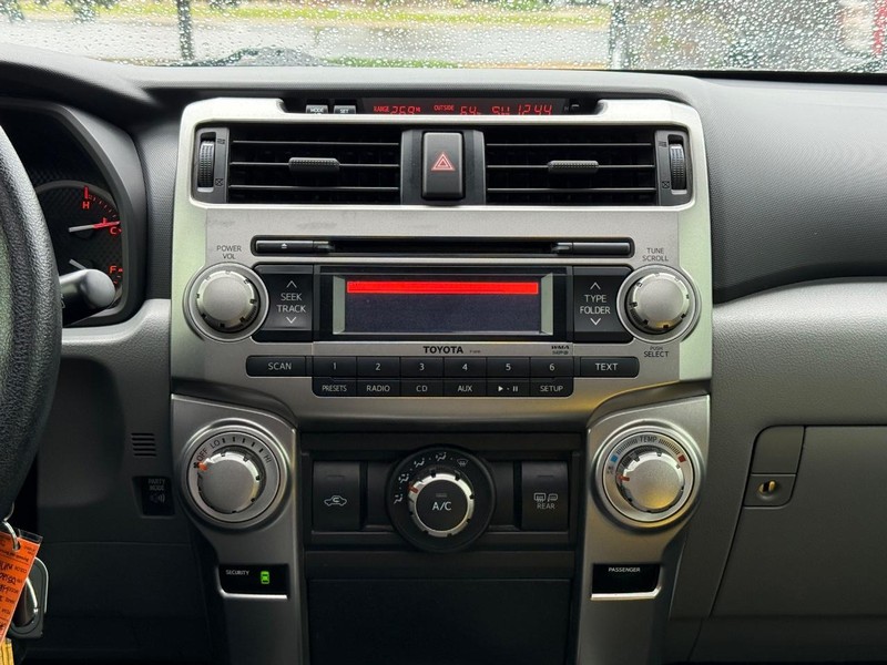 Toyota 4Runner Vehicle Image 12