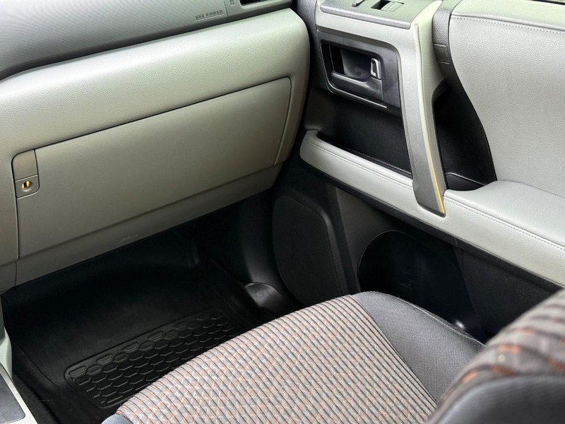 Toyota 4Runner Vehicle Image 13