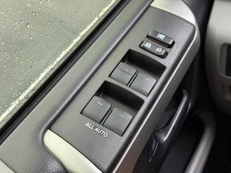 Toyota 4Runner Vehicle Image 17