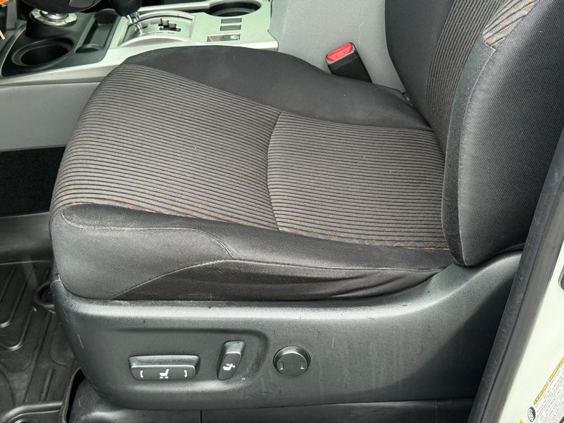 Toyota 4Runner Vehicle Image 18