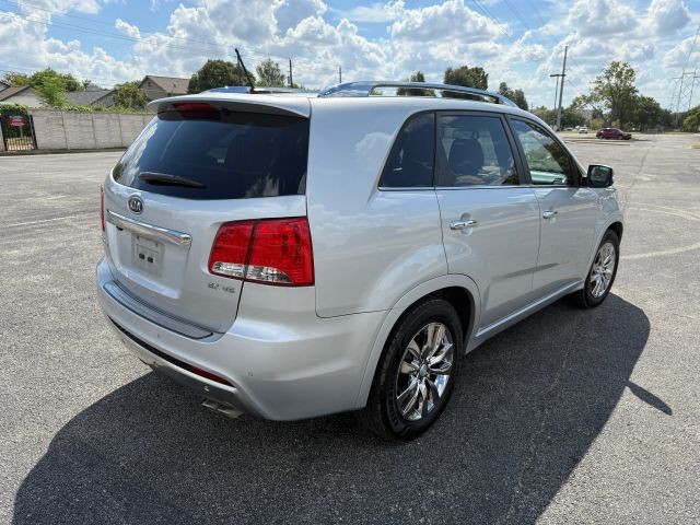 Kia Sorento Vehicle Full-screen Gallery Image 03