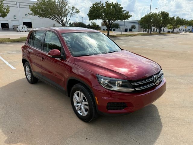 Volkswagen Tiguan Vehicle Full-screen Gallery Image 02