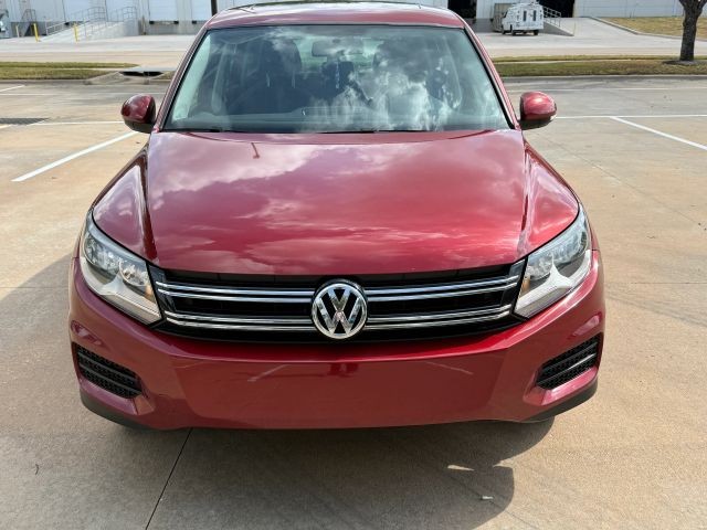 Volkswagen Tiguan Vehicle Full-screen Gallery Image 03