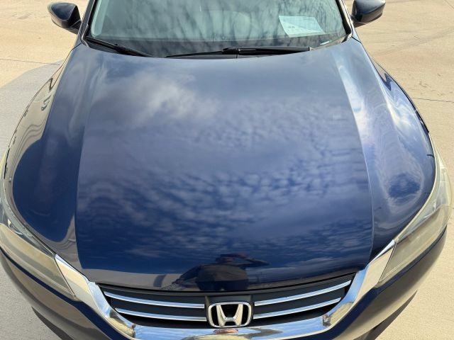 Honda Accord Sedan Vehicle Full-screen Gallery Image 03