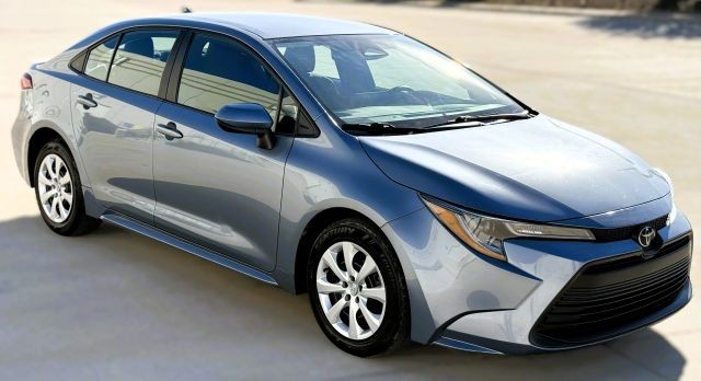 Toyota Corolla Vehicle Full-screen Gallery Image 02