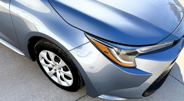 Toyota Corolla Vehicle Full-screen Gallery Image 03