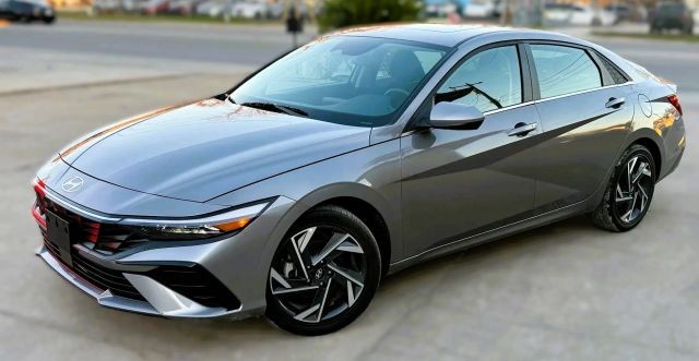 Hyundai Elantra Vehicle Full-screen Gallery Image 02