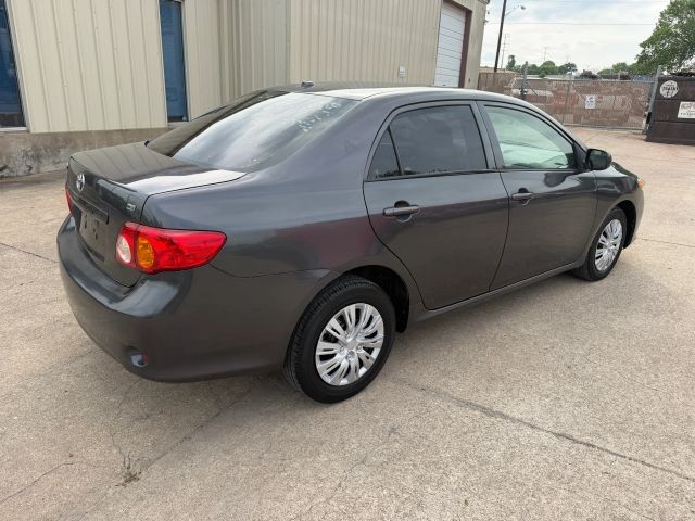 Toyota Corolla Vehicle Full-screen Gallery Image 03