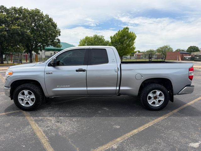 Toyota Tundra 4WD Vehicle Full-screen Gallery Image 02