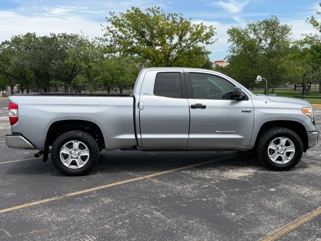 Toyota Tundra 4WD Vehicle Full-screen Gallery Image 03