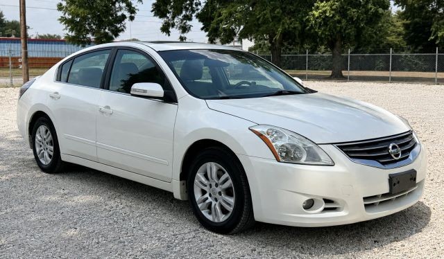 more details - nissan altima sedan