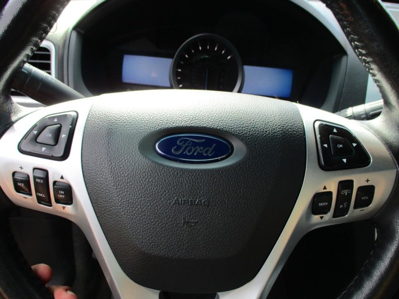 Ford Explorer Vehicle Image 15