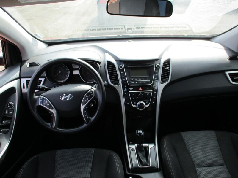 Hyundai Elantra GT Vehicle Image 17