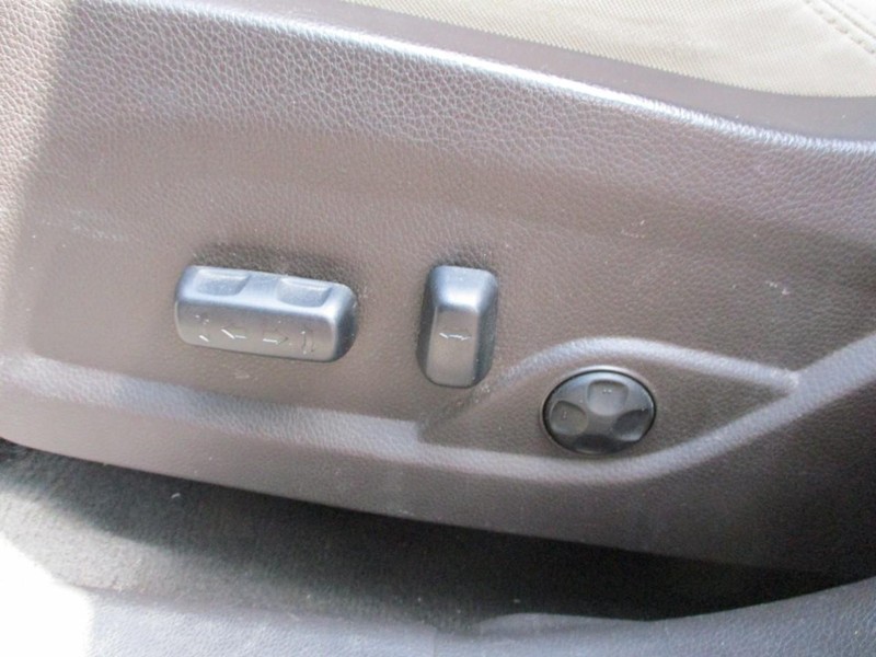 Hyundai Santa Fe Vehicle Image 16