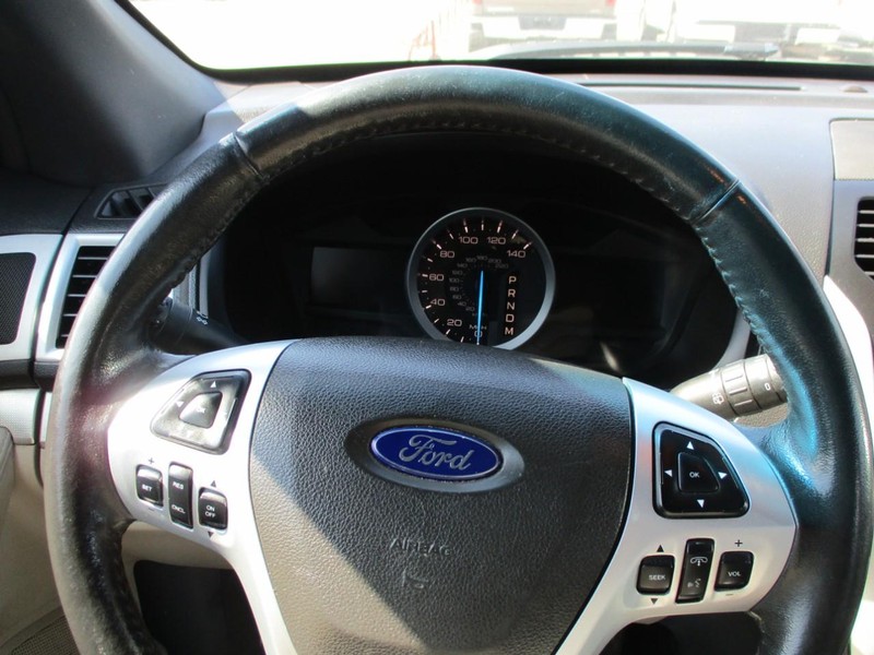 Ford Explorer Vehicle Image 12