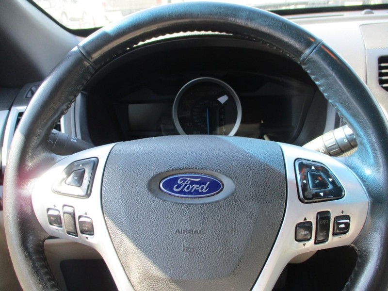 Ford Explorer Vehicle Image 17