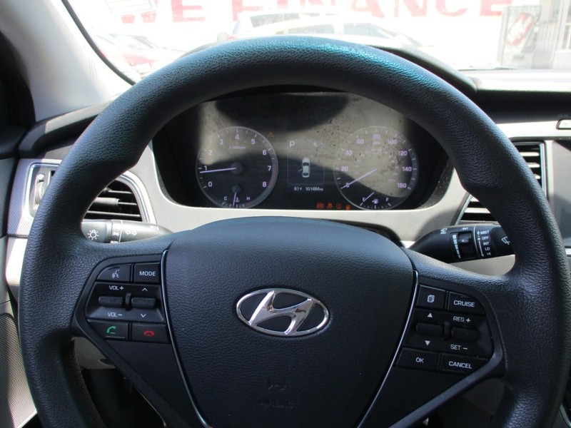 Hyundai Sonata Vehicle Image 14