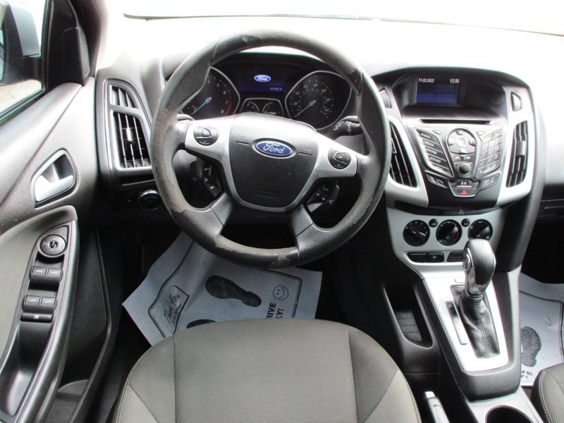 Ford Focus Vehicle Image 10