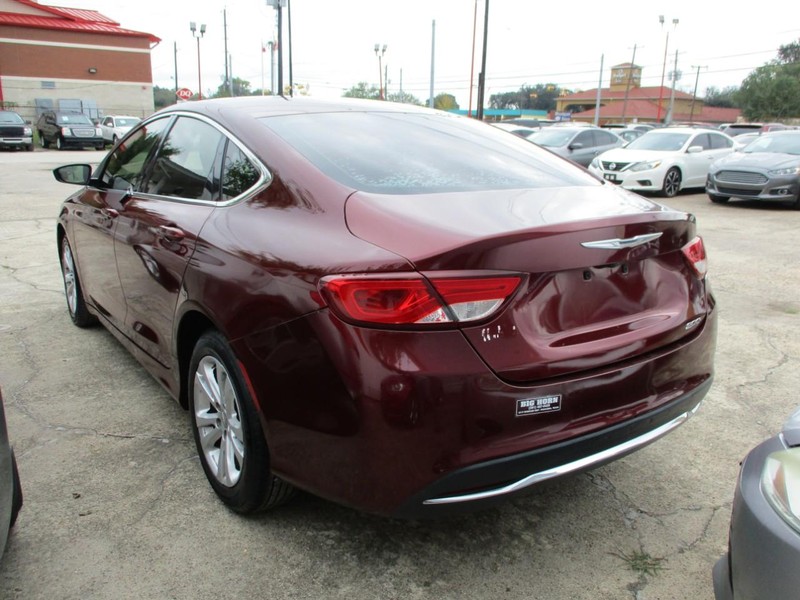 Chrysler 200 Vehicle Image 05