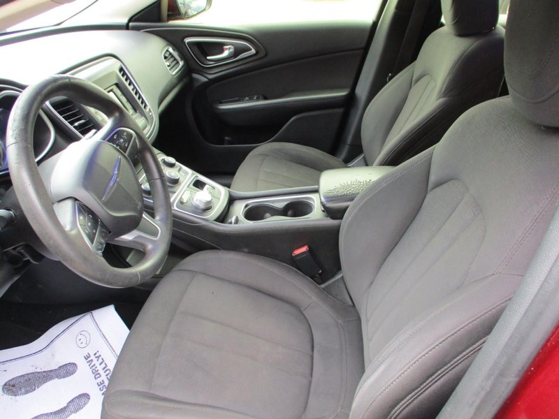 Chrysler 200 Vehicle Image 07
