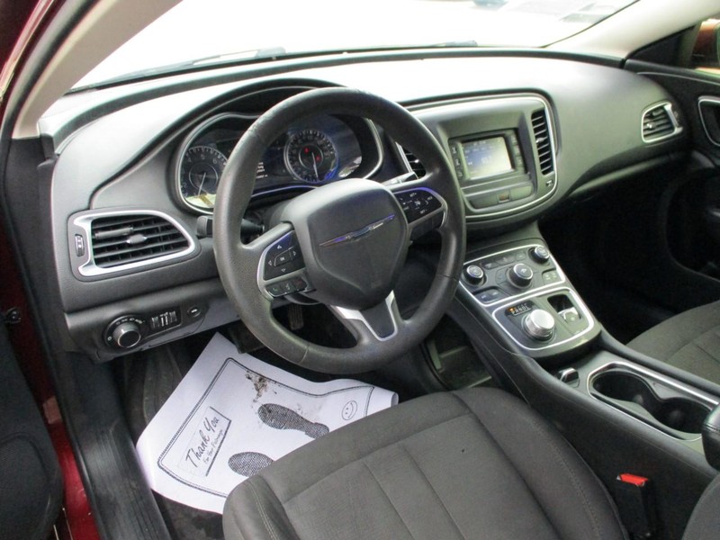 Chrysler 200 Vehicle Image 08