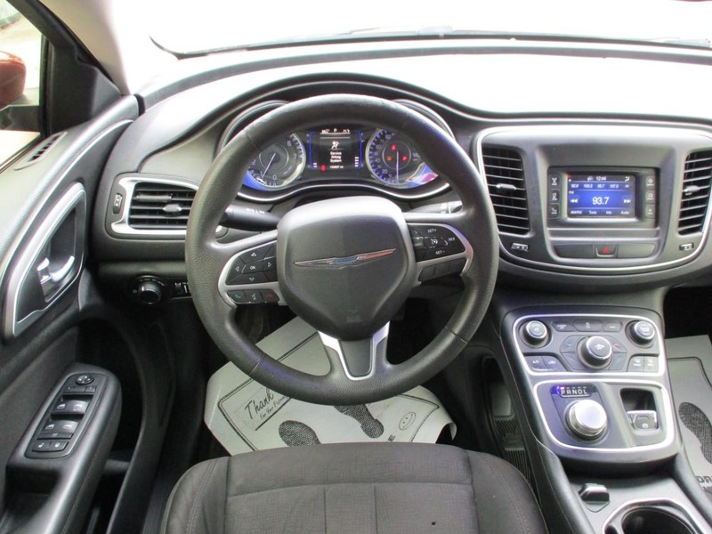 Chrysler 200 Vehicle Image 11