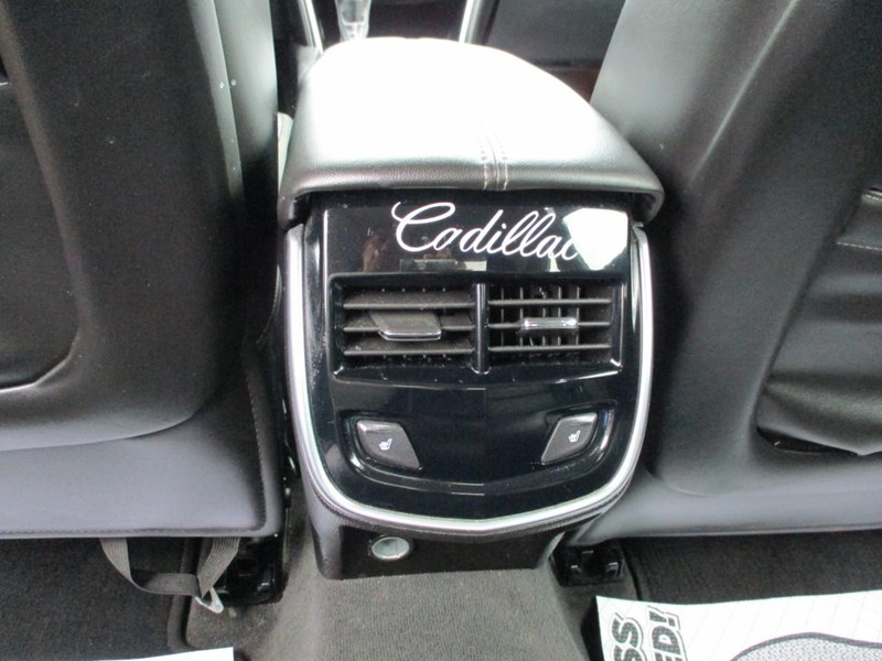 Cadillac XTS Vehicle Image 14