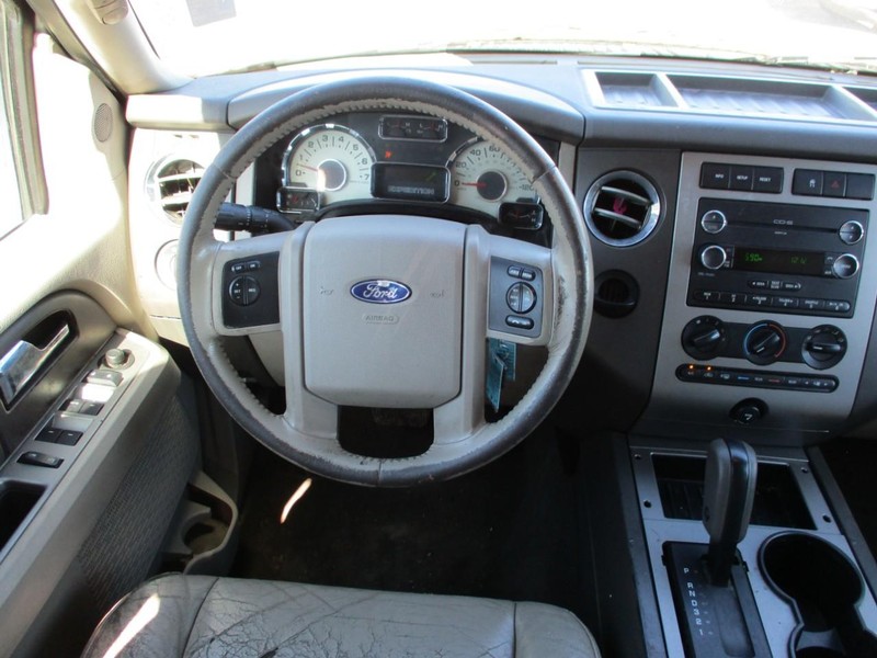 Ford Expedition Vehicle Image 11